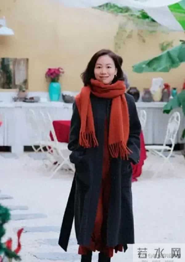 女人老了，不建议穿这3种“装嫩色”，看着洋气，实际大妈感十足