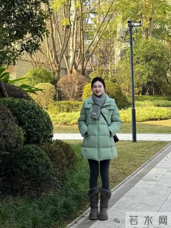 低饱和色系穿搭，清新又高级。