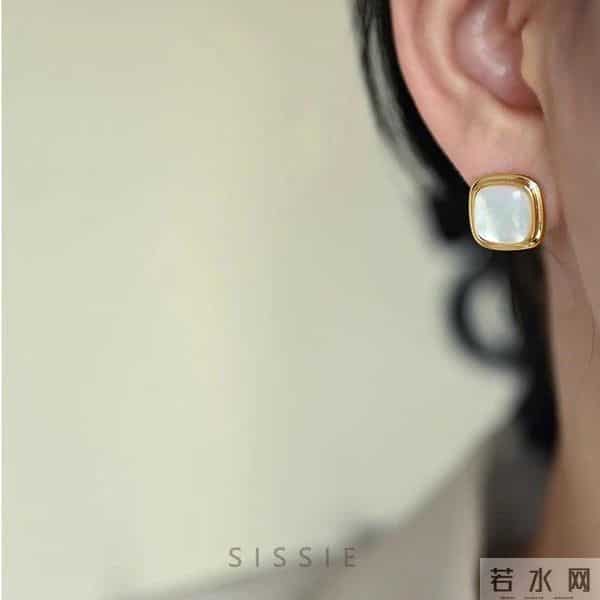 潘通色出炉！普通人怎么把流行色穿出彩？