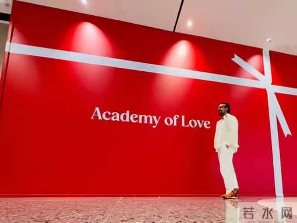 法国人在上海开“白色博物馆”，只卖12件衣服居然爆火！