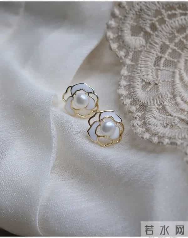 潘通色出炉！普通人怎么把流行色穿出彩？