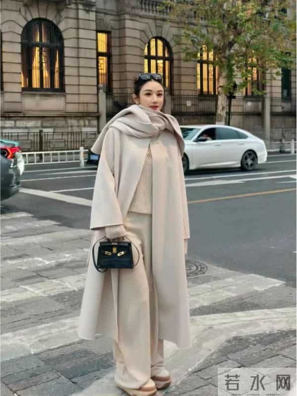 看了薇娅大衣新穿法，我悟了：搭配阔腿裤、裙子，高级感拉满