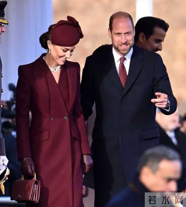 看凯特王妃穿大衣,我悟了:配裙子、不配阔腿裤,穿长筒靴才高级