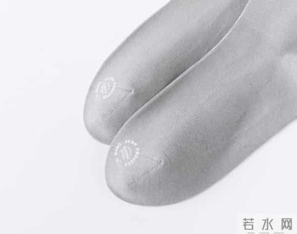 这是我人生第一次,因为一双袜子而感到“被尊重”