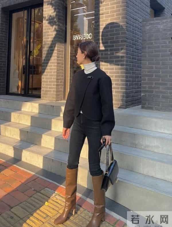 今年冬天流行一种穿搭,叫“靴中裤”,时髦保暖又减龄
