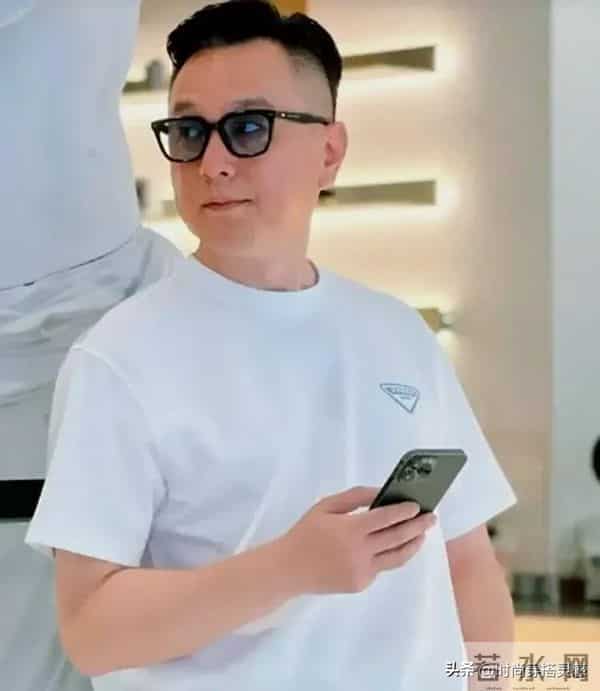 不建议六七十岁男人“剪寸头、留长发”,换成这些发型更减龄有型