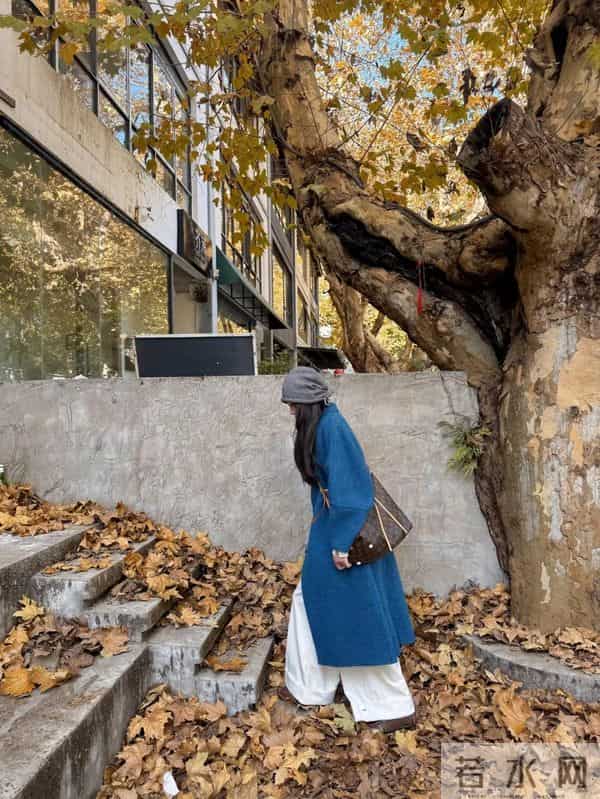 “大衣+阔腿裤”今年很火的穿搭,高级又时髦