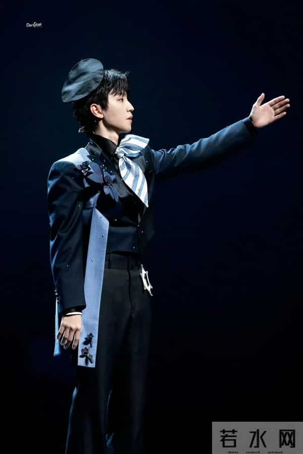 内娱炸了！王俊凯“蒲公英爆炸头”刷屏，是翻车还是封神？