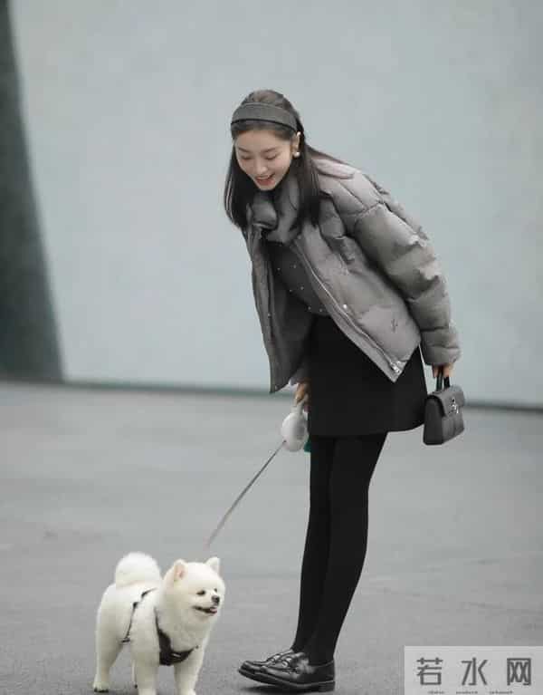 好看又耐脏！羽绒服就买这6个颜色，配裤子、裙子都超美！