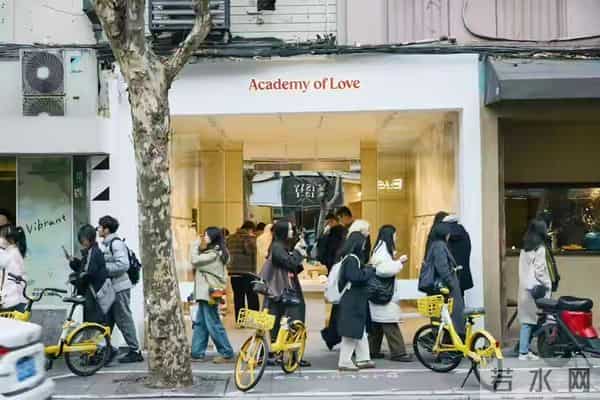 法国人在上海开“白色博物馆”，只卖12件衣服居然爆火！