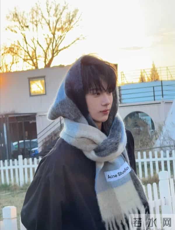 围巾：优雅与危险并存，是男人最温柔的武器，也考验审美功底。