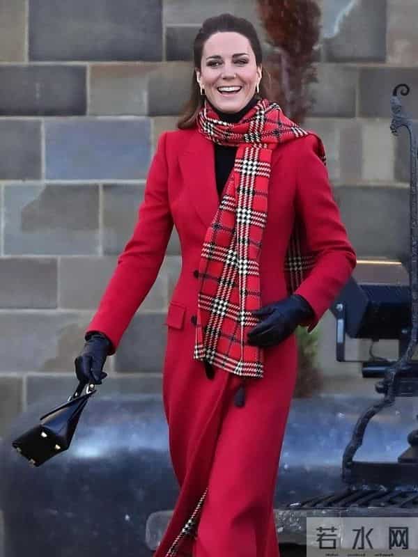 看凯特王妃穿大衣,我悟了:配裙子、不配阔腿裤,穿长筒靴才高级