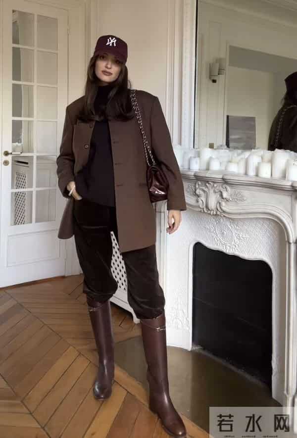 今年冬天流行一种穿搭,叫“靴中裤”,时髦保暖又减龄