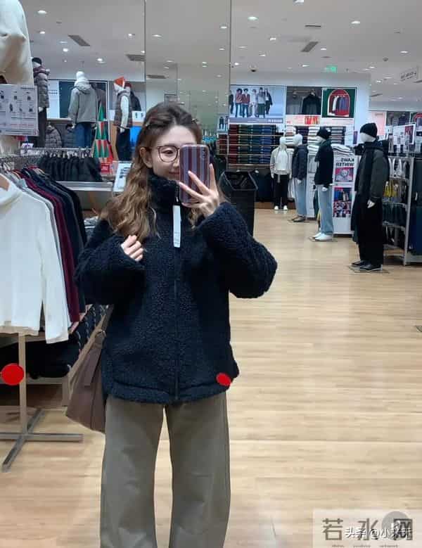 优衣库这羊羔毛外套，四个颜色我纠结到想all in！