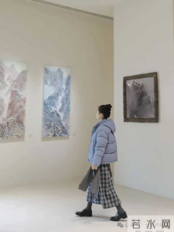 冬日看展保暖文艺叠加穿搭