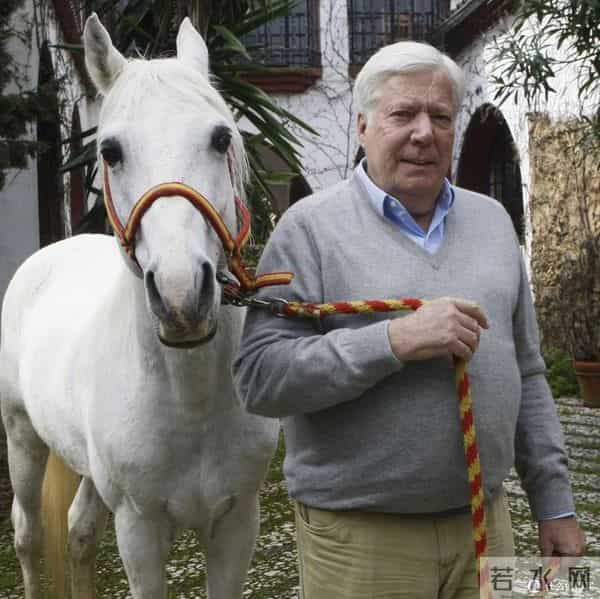 1000亿被骗光？爱马仕继承人变落魄老头，钱还是攥在自己手里踏实