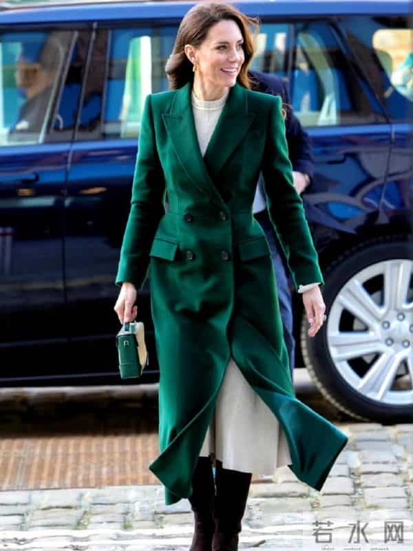 看凯特王妃穿大衣,我悟了:配裙子、不配阔腿裤,穿长筒靴才高级