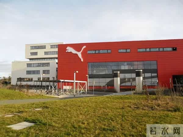 安踏和李宁争抢“德国鞋王”彪马，77年老牌能否被中国巨头盘活？