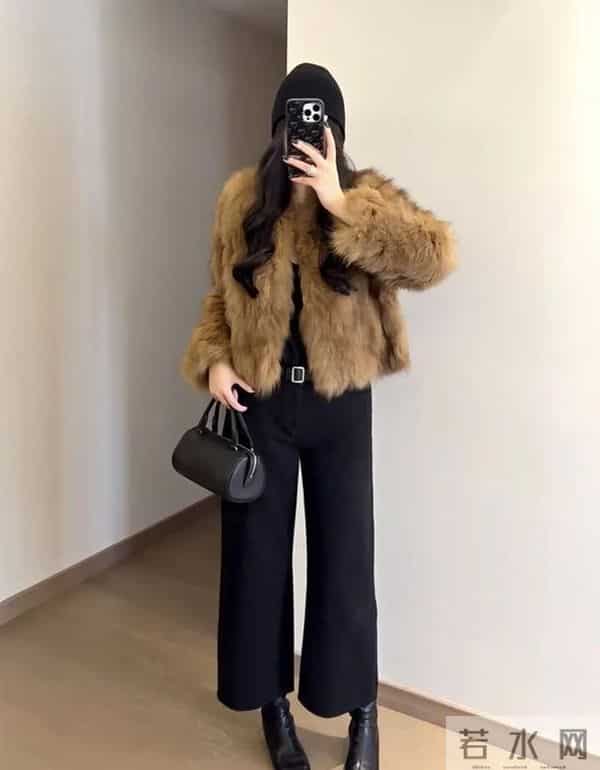 今年冬天“小黑靴”太火了，怎么穿都时髦！