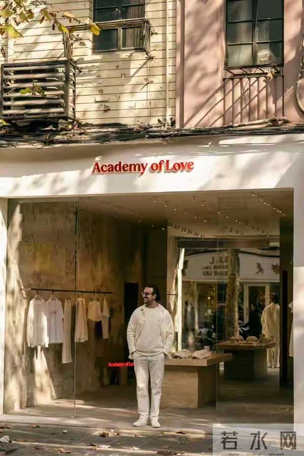 法国人在上海开“白色博物馆”，只卖12件衣服居然爆火！