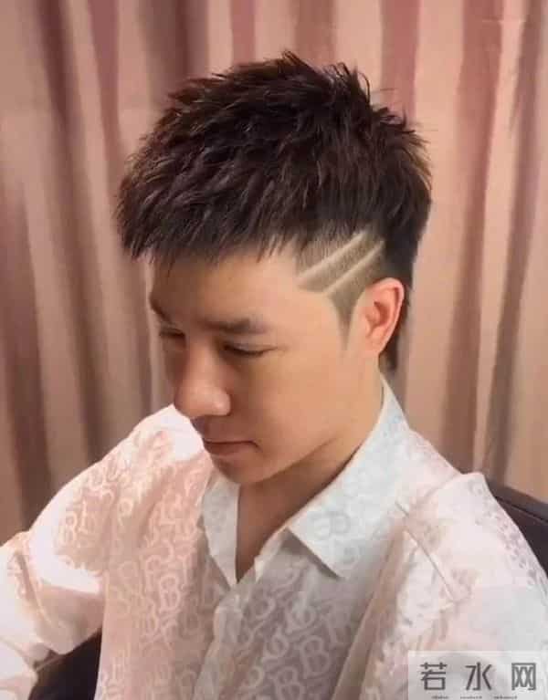 不建议40岁男人留这4种发型，自以为洋气，实际不是装嫩就是显老