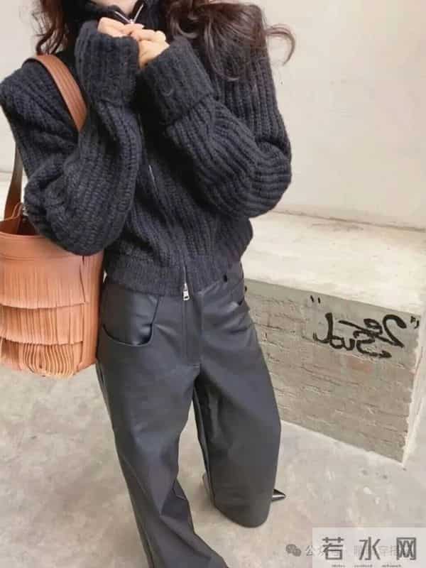 黑毛衣+黑皮裤帅炸了！显瘦又拽姐