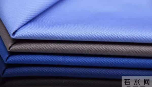 秋冬别在穿瑜伽裤了,换成这3种下装穿搭,时髦保暖关键很显腿细