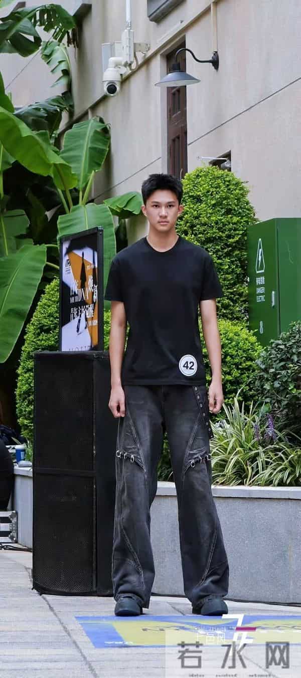 恭喜七色风模特、学员谈奕轩 进入二十三届中国职业模特大赛总决赛