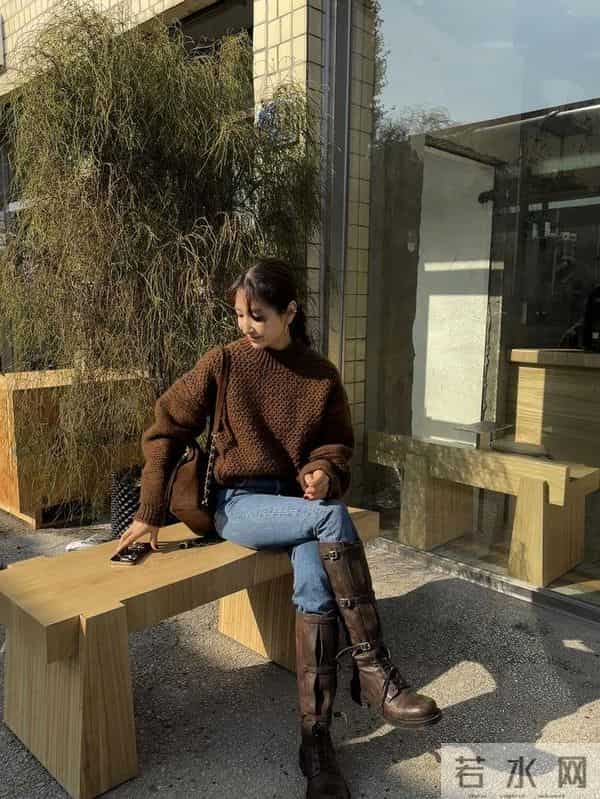 今年冬天流行一种穿搭,叫“靴中裤”,时髦保暖又减龄