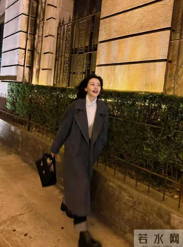 别让年龄困住时尚!46岁高圆圆用简约穿搭,美成同龄人“教科书”