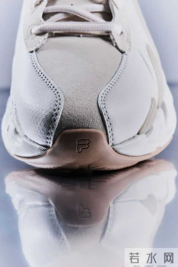 高智风穿搭的终极破绽：90%的人都栽在这双鞋上