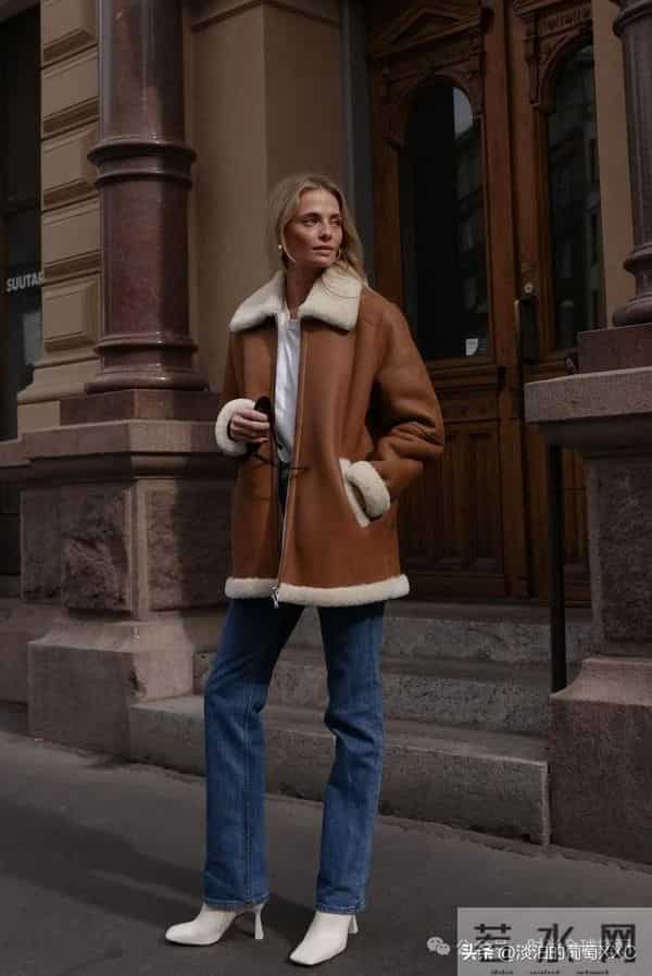 今年流行的“羊羔毛外套”太火了,这样穿时髦高级炸了!