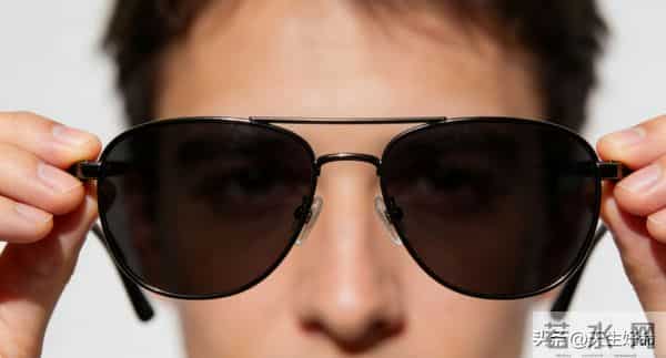 墨镜养护干货：护好镜片防晒力，耐用又显质感