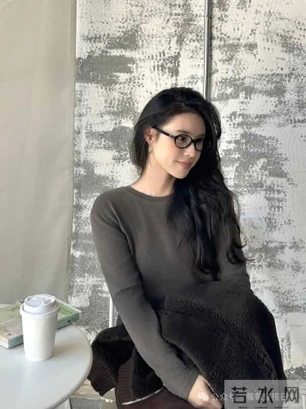 同色系咖调穿搭，简约高级好出片！