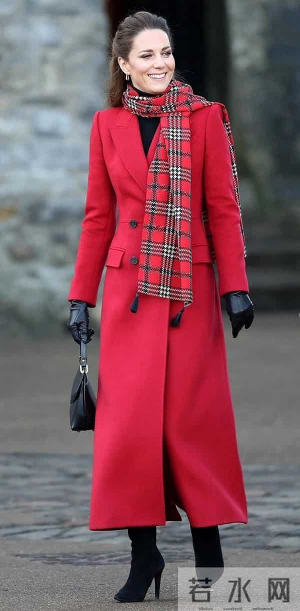 看凯特王妃穿大衣,我悟了:配裙子、不配阔腿裤,穿长筒靴才高级