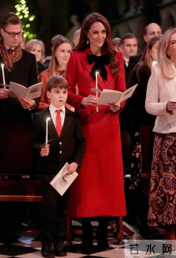 看凯特王妃穿大衣,我悟了:配裙子、不配阔腿裤,穿长筒靴才高级