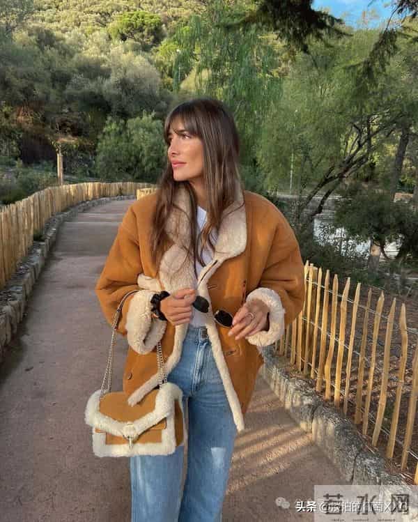 今年流行的“羊羔毛外套”太火了,这样穿时髦高级炸了!