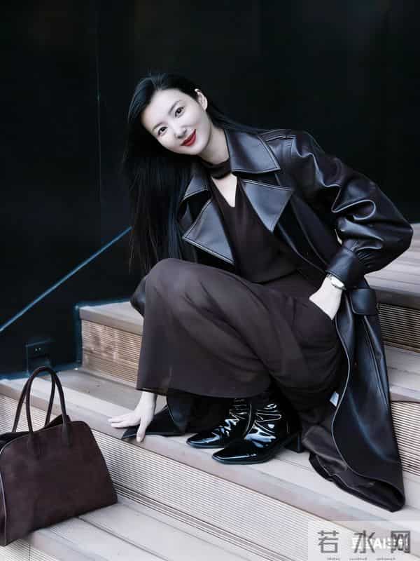 黑皮衣御姐杀疯!红唇配长裙这高级氛围感直接戳审美