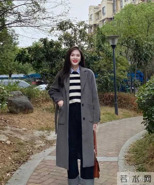 “大衣”买精不买多，长款必备，配牛仔裤、半身裙，高级又时髦