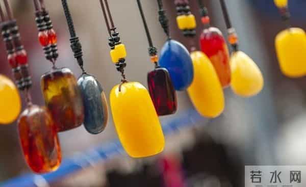 秋冬不建议佩戴的十大珠宝：静电“大帮凶”，一路火花带闪电