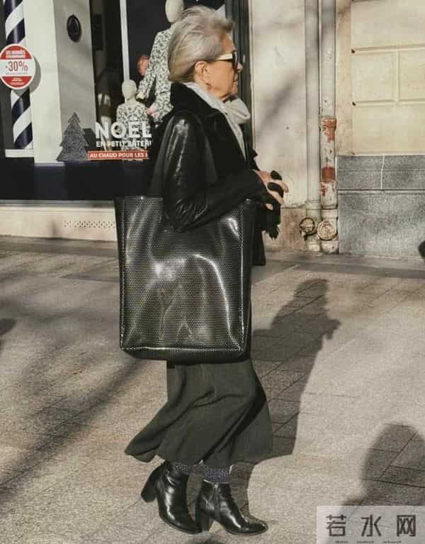 等我老了，绝不穿羽绒服、冲锋衣！学法国女人穿这3种衣服更洋气