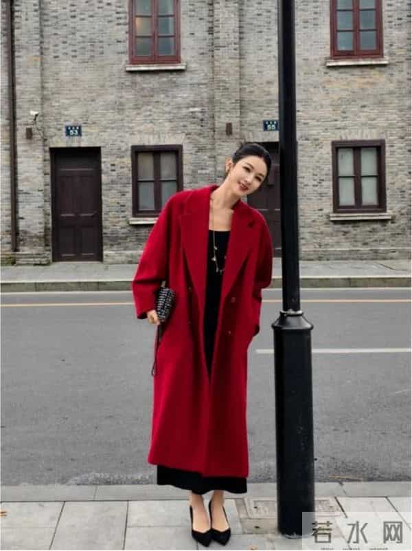 看了薇娅大衣新穿法，我悟了：搭配阔腿裤、裙子，高级感拉满