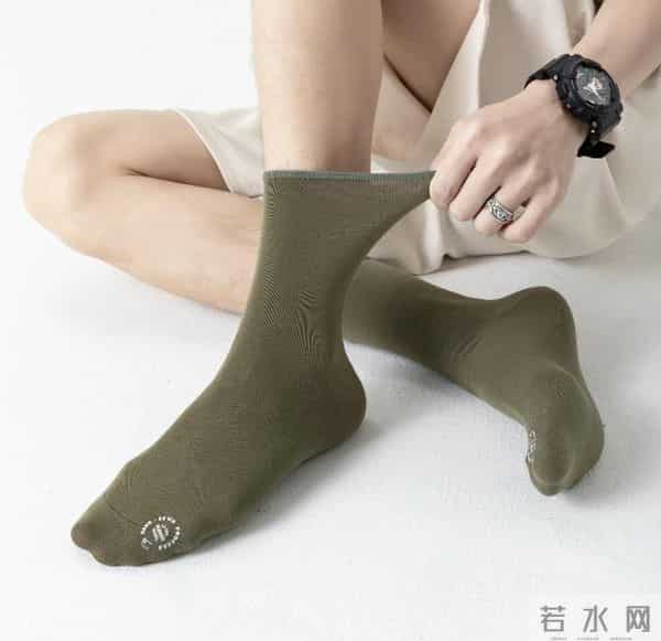 这是我人生第一次,因为一双袜子而感到“被尊重”