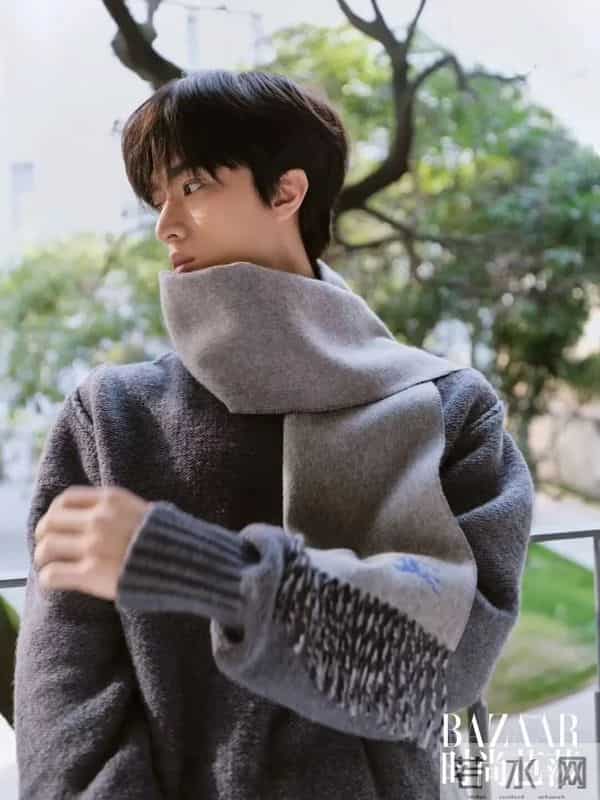 围巾：优雅与危险并存，是男人最温柔的武器，也考验审美功底。