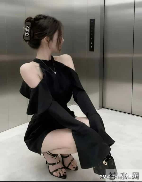 喇叭袖黑裙，这也太美了！