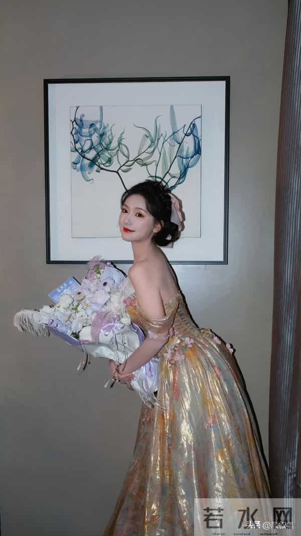 王云云这组图直接美成公主啦!