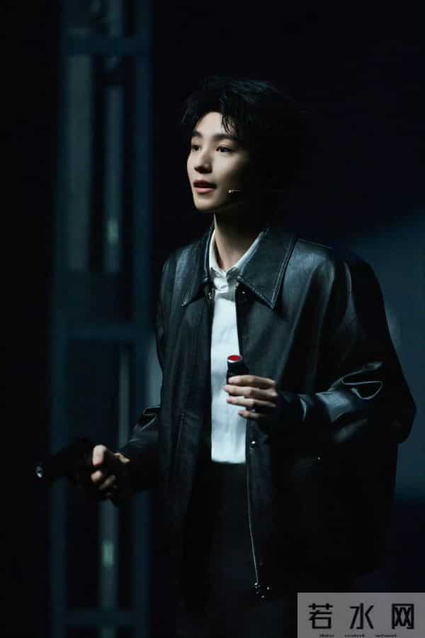 内娱炸了！王俊凯“蒲公英爆炸头”刷屏，是翻车还是封神？