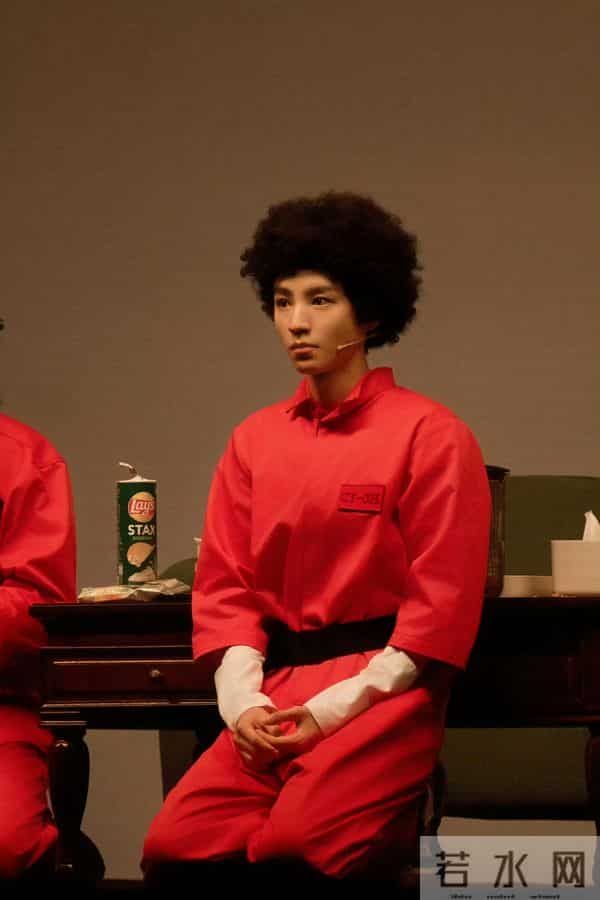 内娱炸了！王俊凯“蒲公英爆炸头”刷屏，是翻车还是封神？