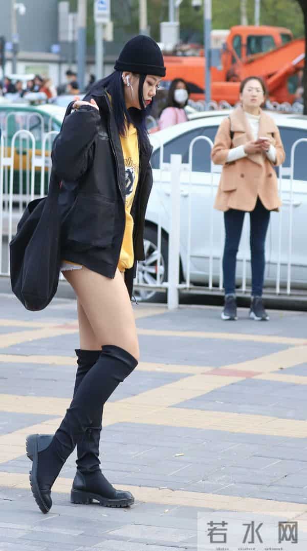 当美丽成为枷锁:现代女性如何挣脱冬季的“刑具”?