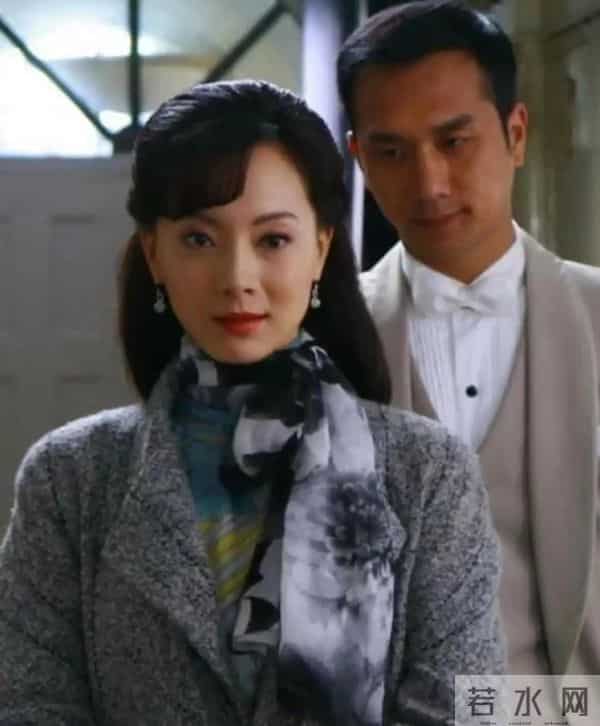 陈数48岁依旧惊艳，马伊琍50岁却越穿越随意？